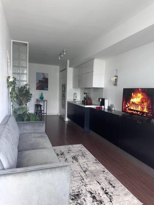 Sky Living Awesome And View Apartment